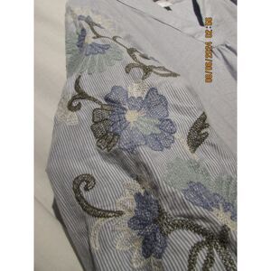 J.JILL BLOUSE TOP COTTON EMBROIDED FLOWERS SIZE M BLUE PIN STRIPS LONG SLEEVES